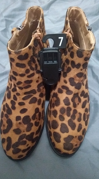 NWT Faux Leopard Print Ankle Boots - Picture 3 of 10